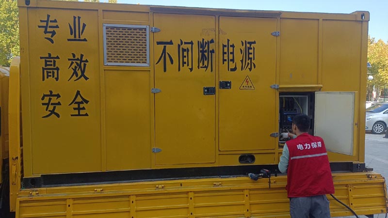 伊犁柴油发电机组和UPS电源配合使用时，如何避免切换过程中的电力中断？